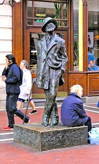 1230 James Joyce statue in Dublin Ireland.jpg